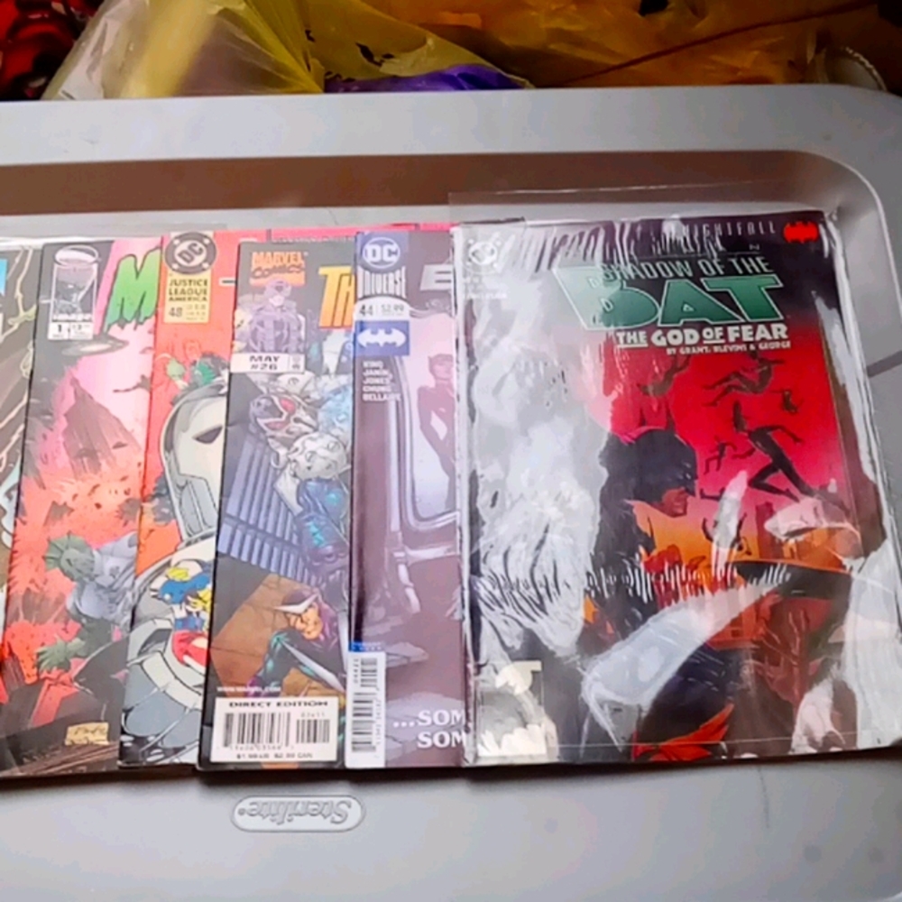 8 random comic books